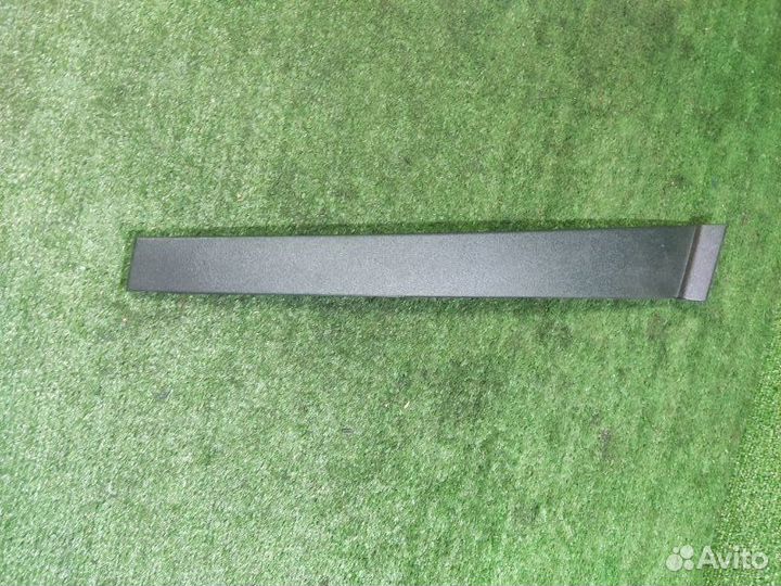 Накладка рамки стекла передняя правая Ford Fusion