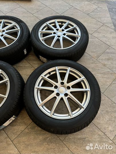 Комплект летних колес 215/55R17 5x114.3