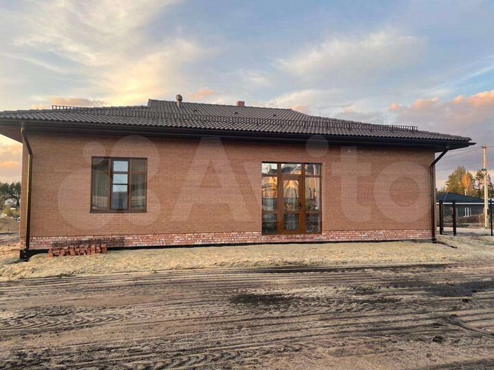 Коттедж 162 м² на участке 9 сот.