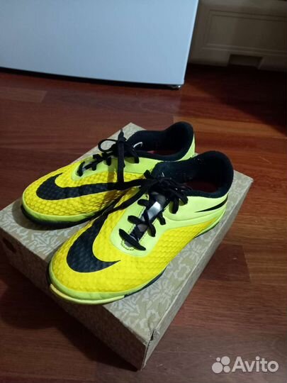 Детские футбольные бутсы