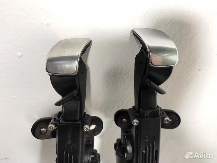 Доводчик ремня правый BMW E92