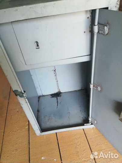 Продам сейф металлический