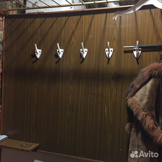 Вешалка настенная