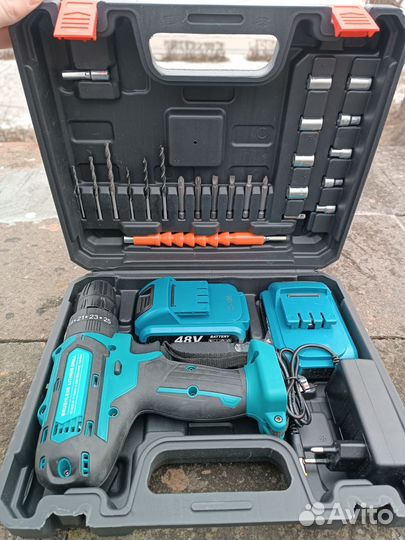 Шуруповерт новый Makita