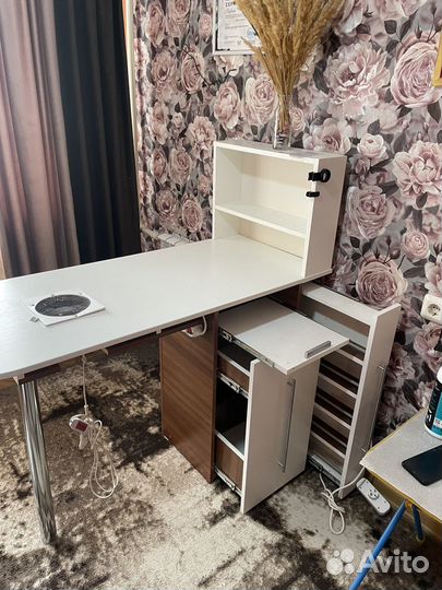 Стол маникюрный