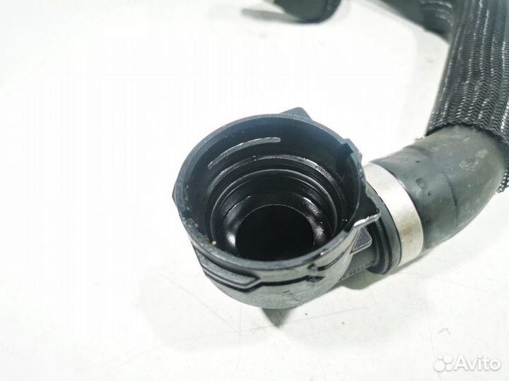 Патрубок охлаждения Land Rover Discovery Sport