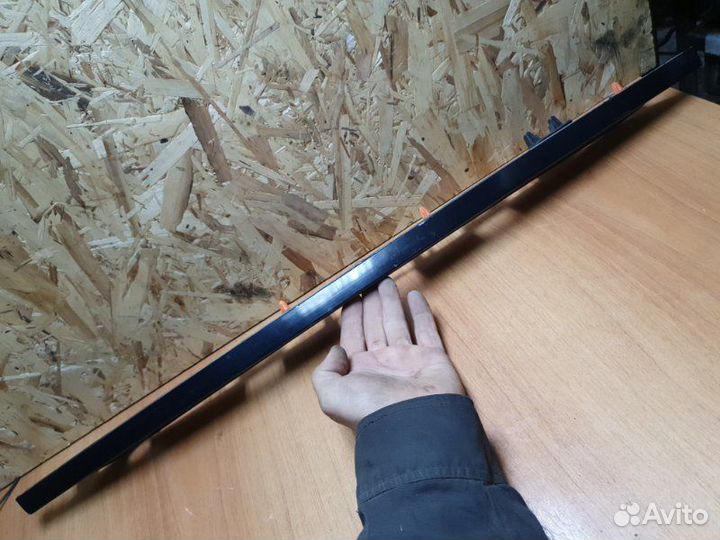 Накладка крышки багажника Mercedes C-Class W204