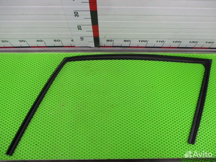 Уплотнитель стекла двери передней левой Hyundai Ge