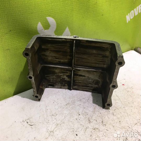 Крышка двигателя передняя бмв Е28