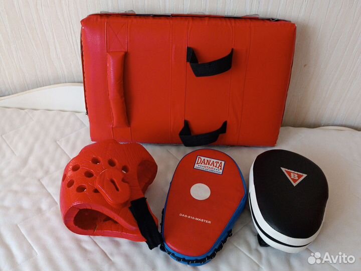 Макивара, шлем, и лапа -2шт