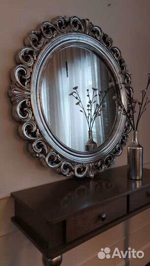 Круглое зеркало в классическом стиле