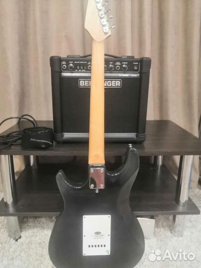 Behringer электро гитара