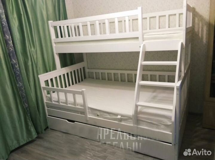 Детская кровать с лестницей