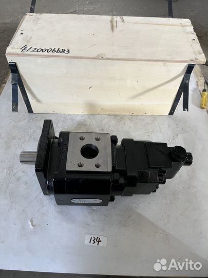 Насос гидравлический (6 шлицов, сдвоенный) LG936L