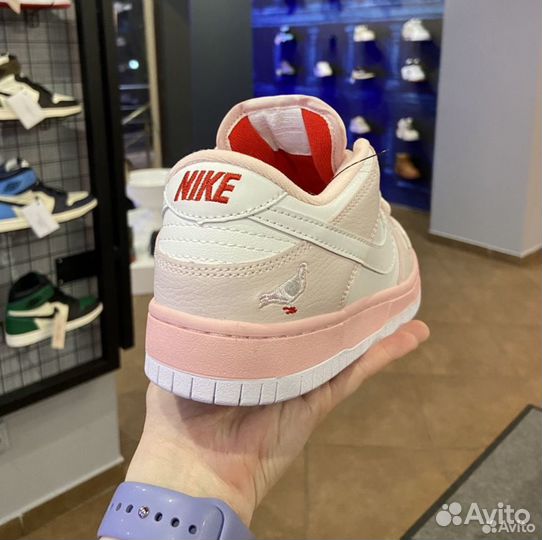 Кроссовки Nike SB Dunk Low Pink Pigeon