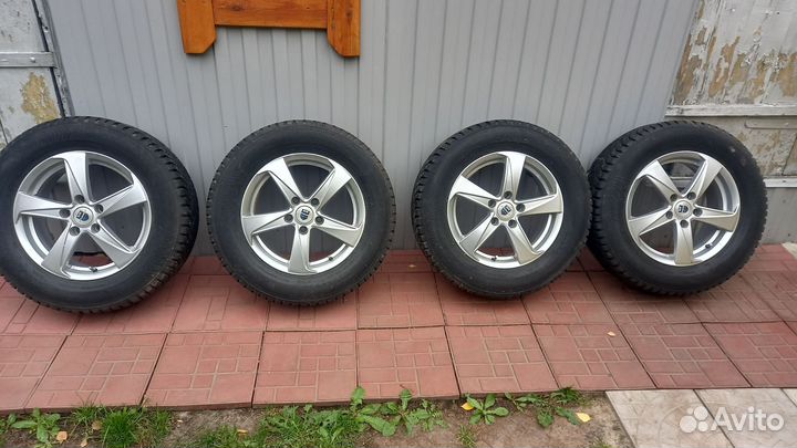 Nokian Tyres Hakkapeliitta 8 SUV 215/65 R16 102