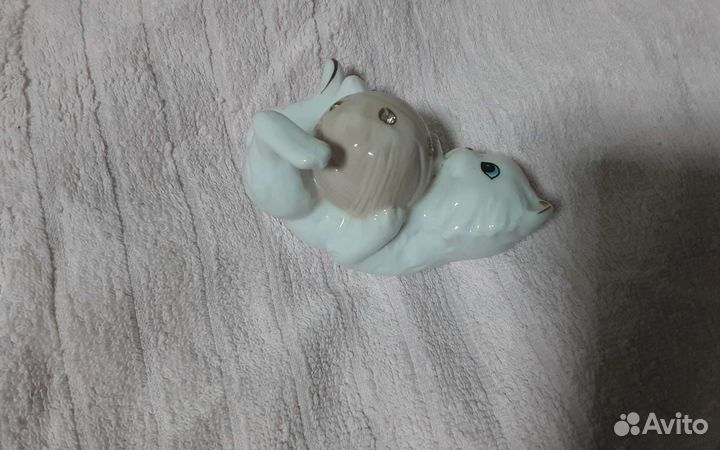 Фарфоровая статуэтка