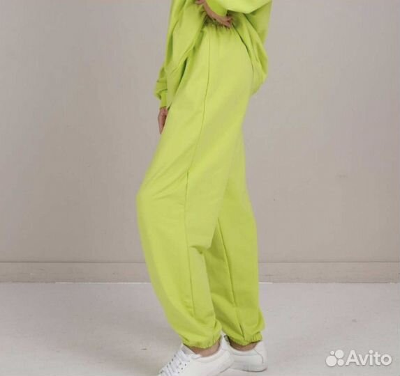 Спортивный костюм женский