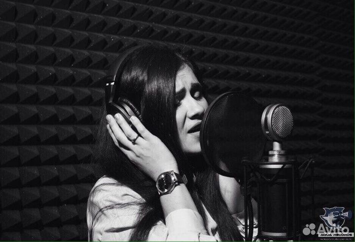 Запись песни в студии звукозаписи