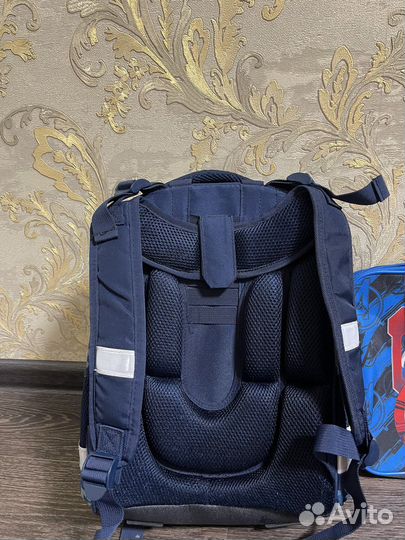Ранец школьный для мальчика в отличном состояние