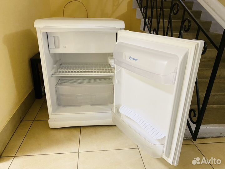 Холодильник маленький с морозилкой indesit MT 08
