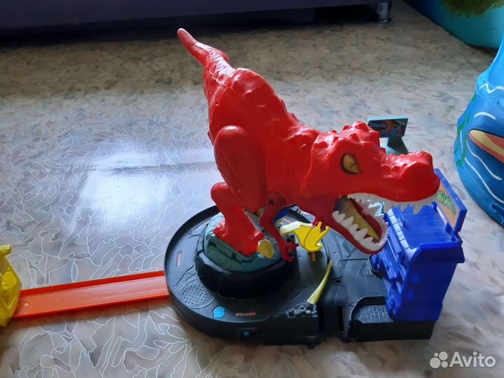 Трек Hot Wheels Яростный T-Rex