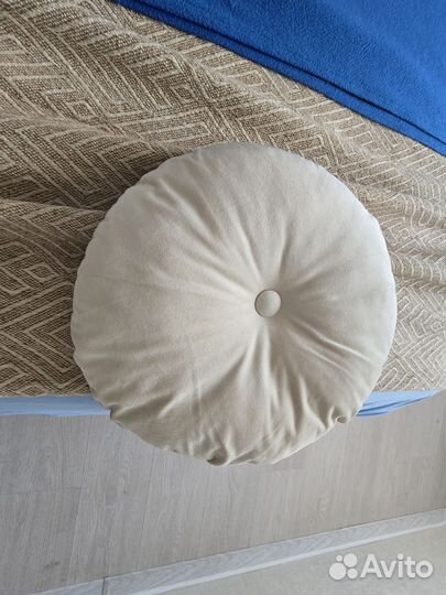 Подушка декоративная с кисточками