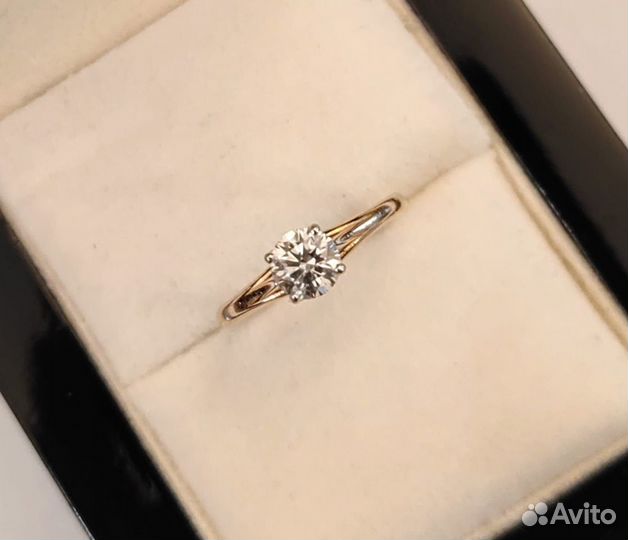 Золотое кольцо с бриллиантом 0,52 ct