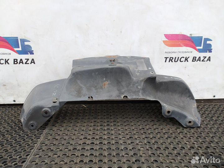 Подкрылок передний правый