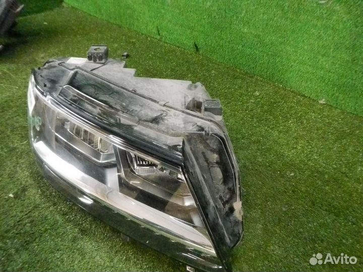 Фара правая Volkswagen Tiguan