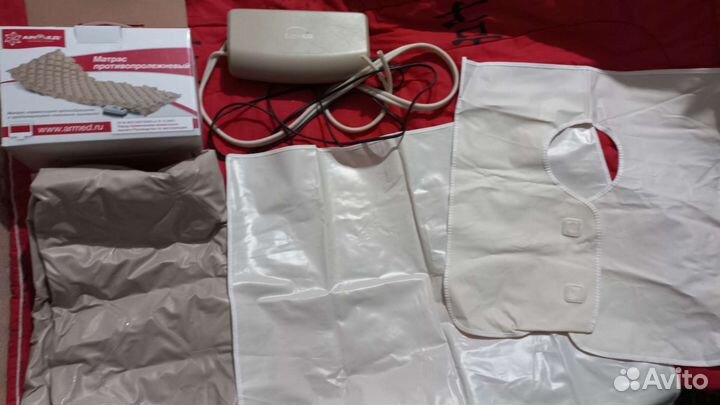 Матрас от пролежней,клеенка,слюнявчик для кормлени