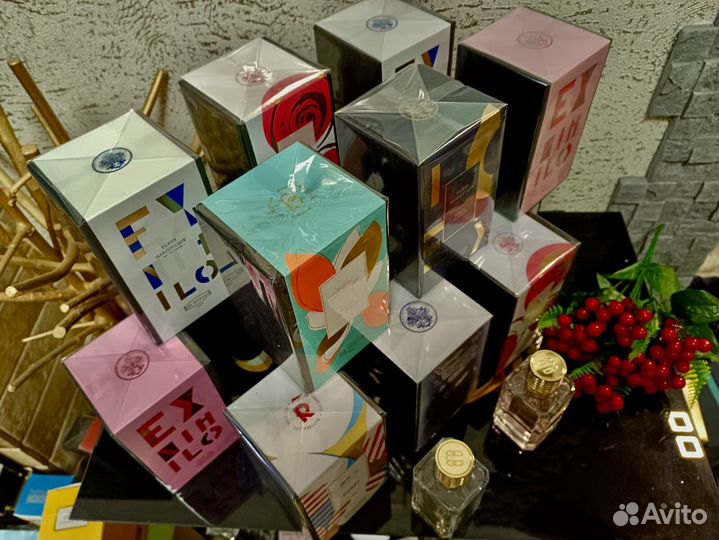 Парфюмерия и косметика в осортименте