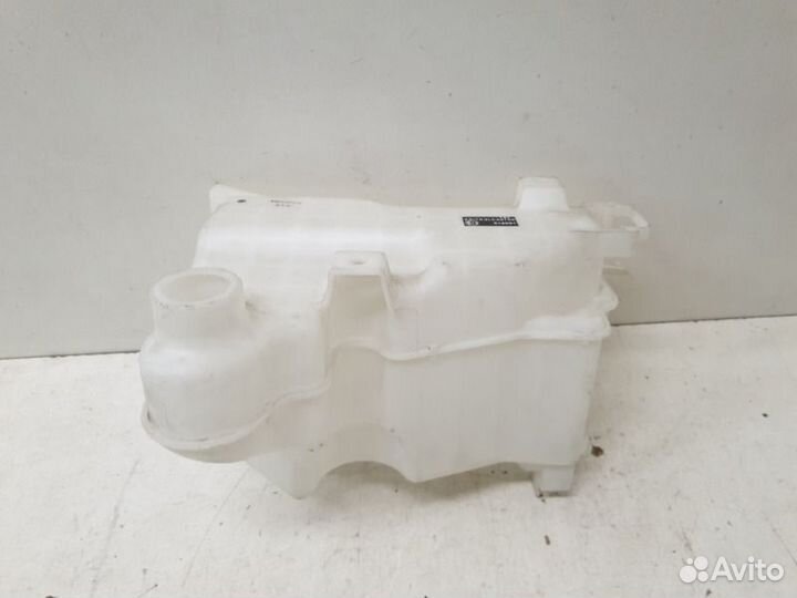 Бачок омывателя Toyota Hilux 8 2015