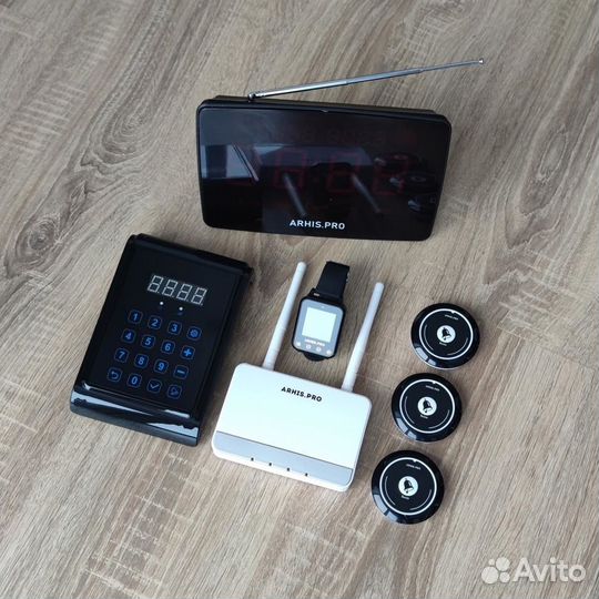 Кнопка вызова официанта в комллекте с часами табло