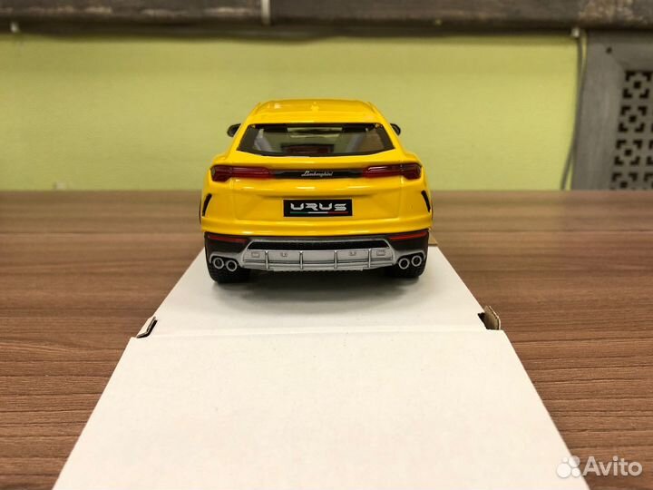 Maisto 1/24 - Lamborghini Urus Жёлтый