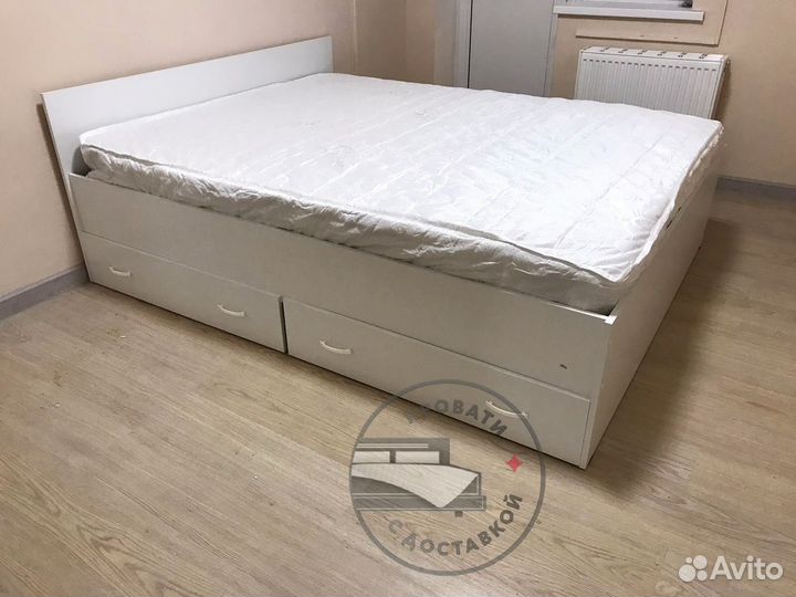 Кровать