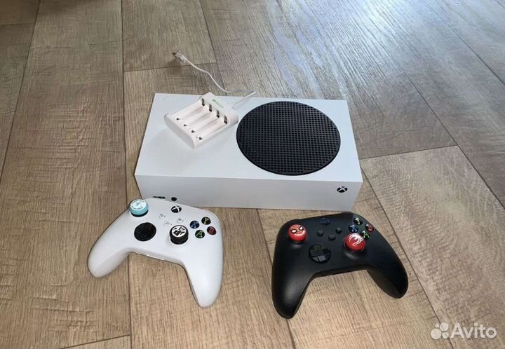 Xbox series s + 2 геймпада