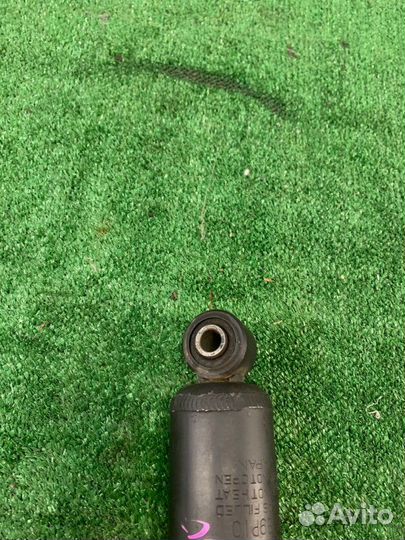 Амортизатор Nissan Terrano whyd21 VG30E 1993