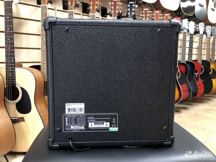 Басовый комбоусилитель Belcat 15 В, 15 Вт