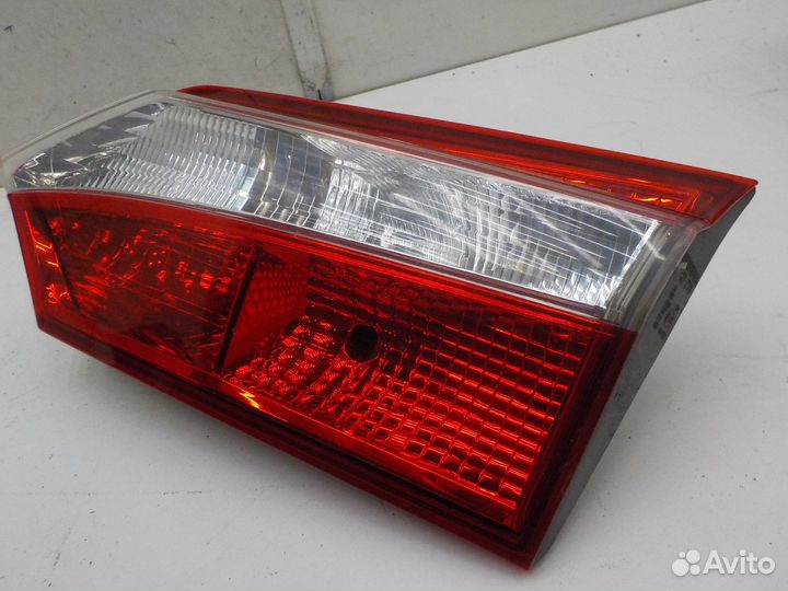 Фонарь задний правый внутренний Toyota Corolla 201