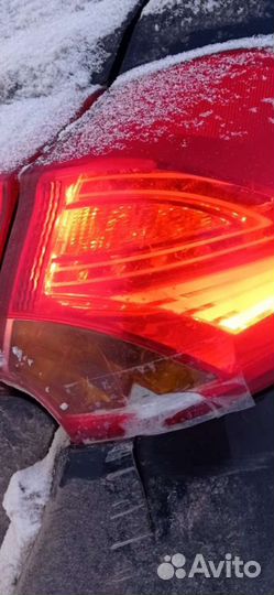 Фара задняя правая внешняя в крыло