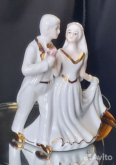 Статуэтка. Пара, танцующая вальс