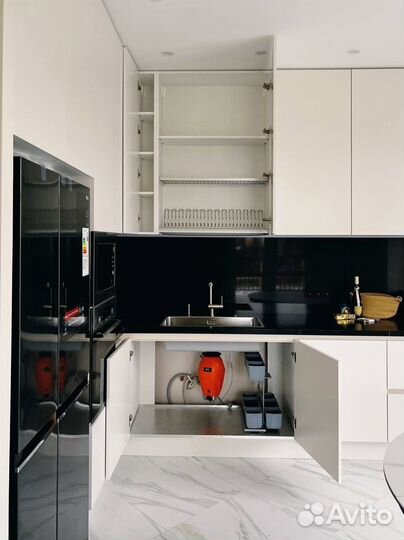 Кухня угловая под потолок