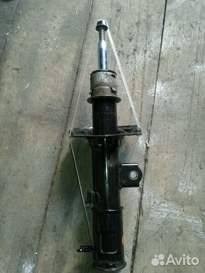 Стойка амортизатор на Киа Рио, Хундай Солярис