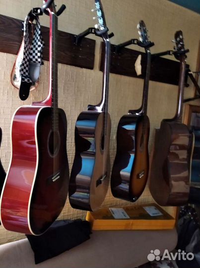 Стойка для гитары с держателем и фиксатором грифа