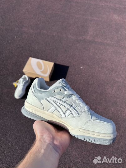 Кроссовки женские Asics