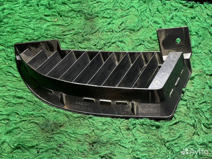 Вставка в бампер левая mitsubishi colt