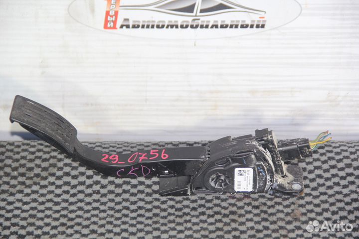 Педаль газа c Volvo V40 V40 D4204T