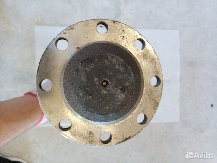 Полуось 800 мм, 8 отверстий под болты, на фронталь