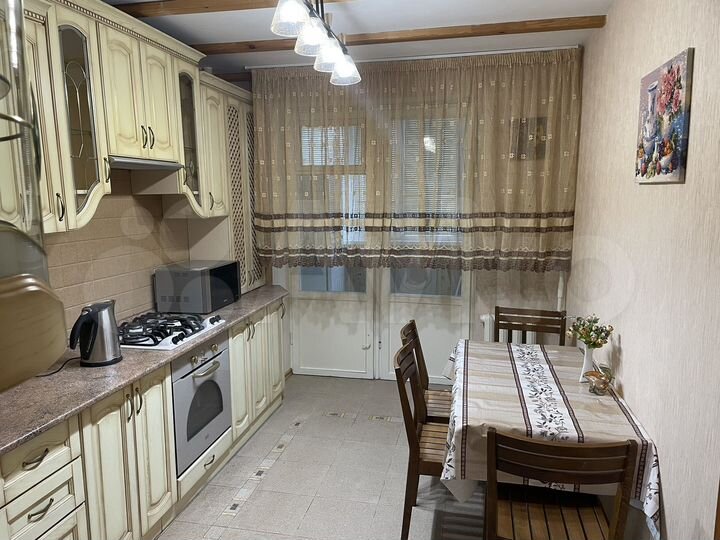 3-к. квартира, 90 м², 1/5 эт.